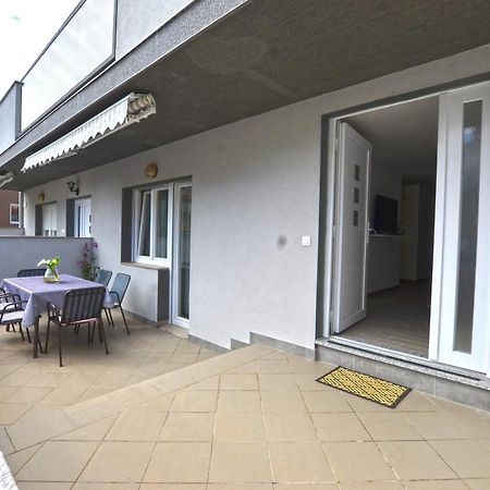 Katy Apartment Ровинь Экстерьер фото