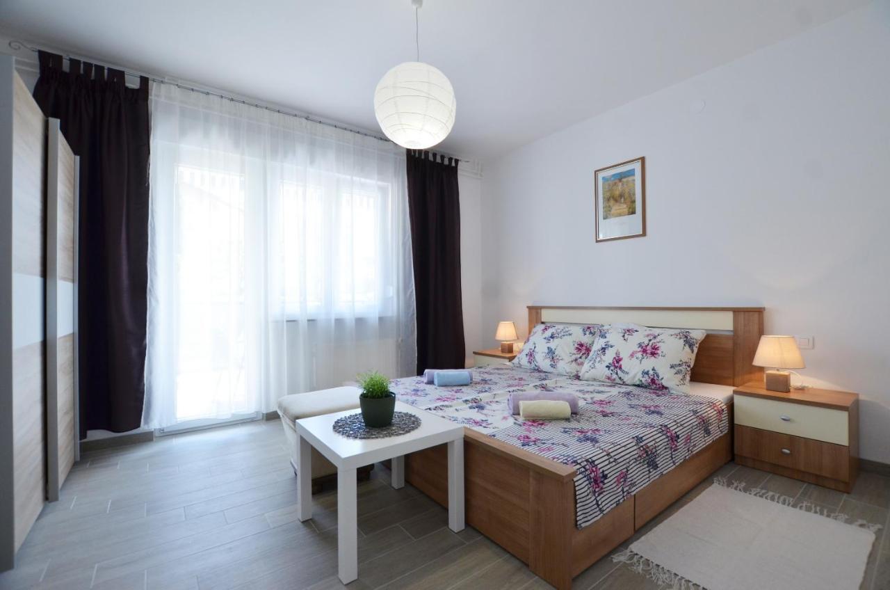 Katy Apartment Ровинь Экстерьер фото