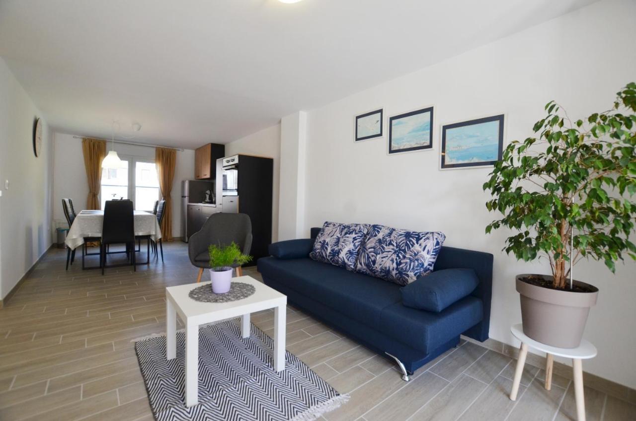 Katy Apartment Ровинь Экстерьер фото