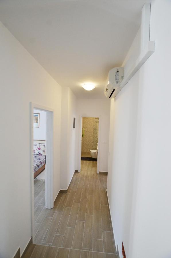 Katy Apartment Ровинь Экстерьер фото
