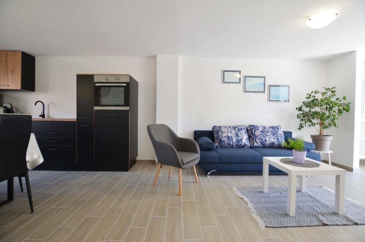 Katy Apartment Ровинь Экстерьер фото