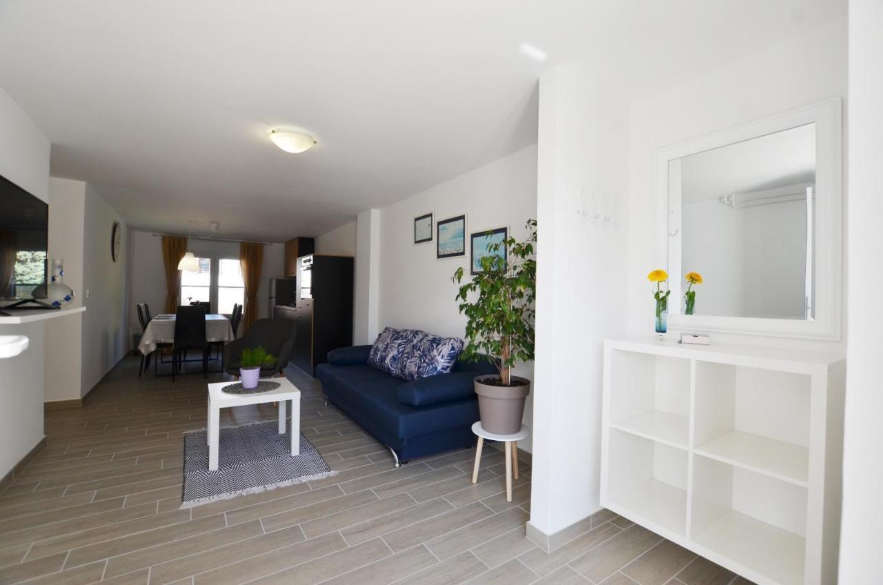 Katy Apartment Ровинь Экстерьер фото