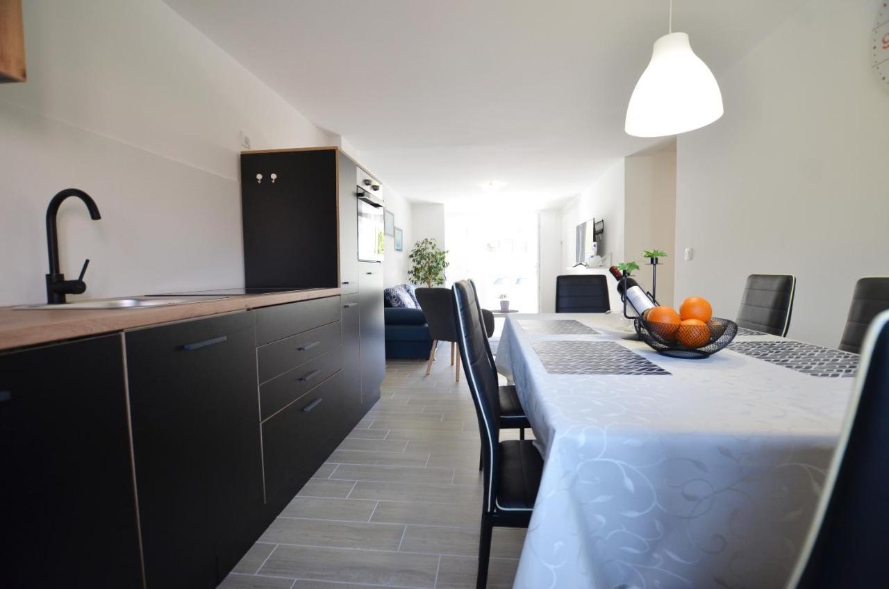 Katy Apartment Ровинь Экстерьер фото