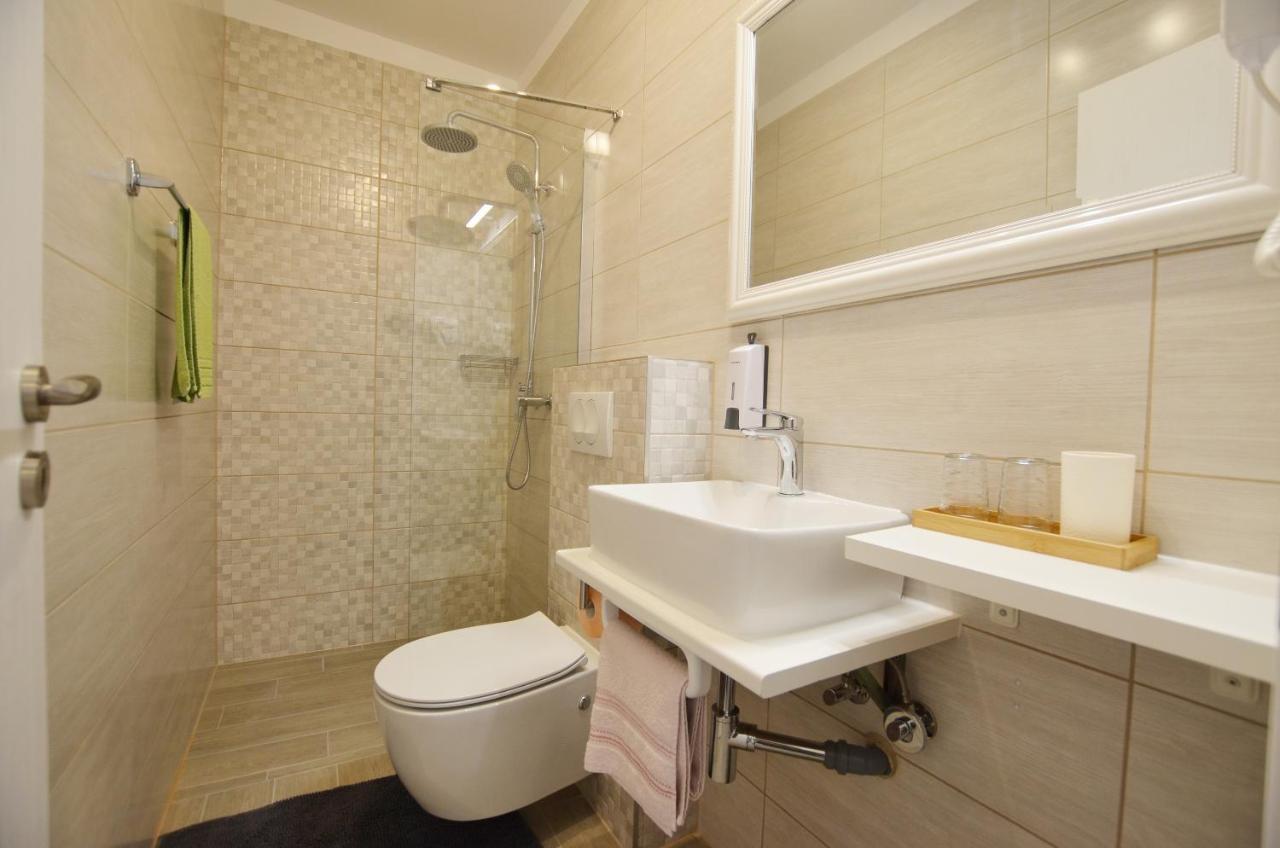 Katy Apartment Ровинь Экстерьер фото